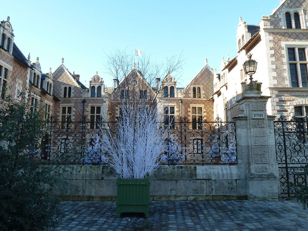 Belle mairie en hiver