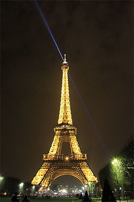 Tour Eiffel vue du champs de mars