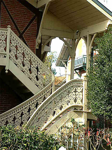 L'escalier en dentelle de la Villa Toledo dans la Ville d'Hiver - Arcachon