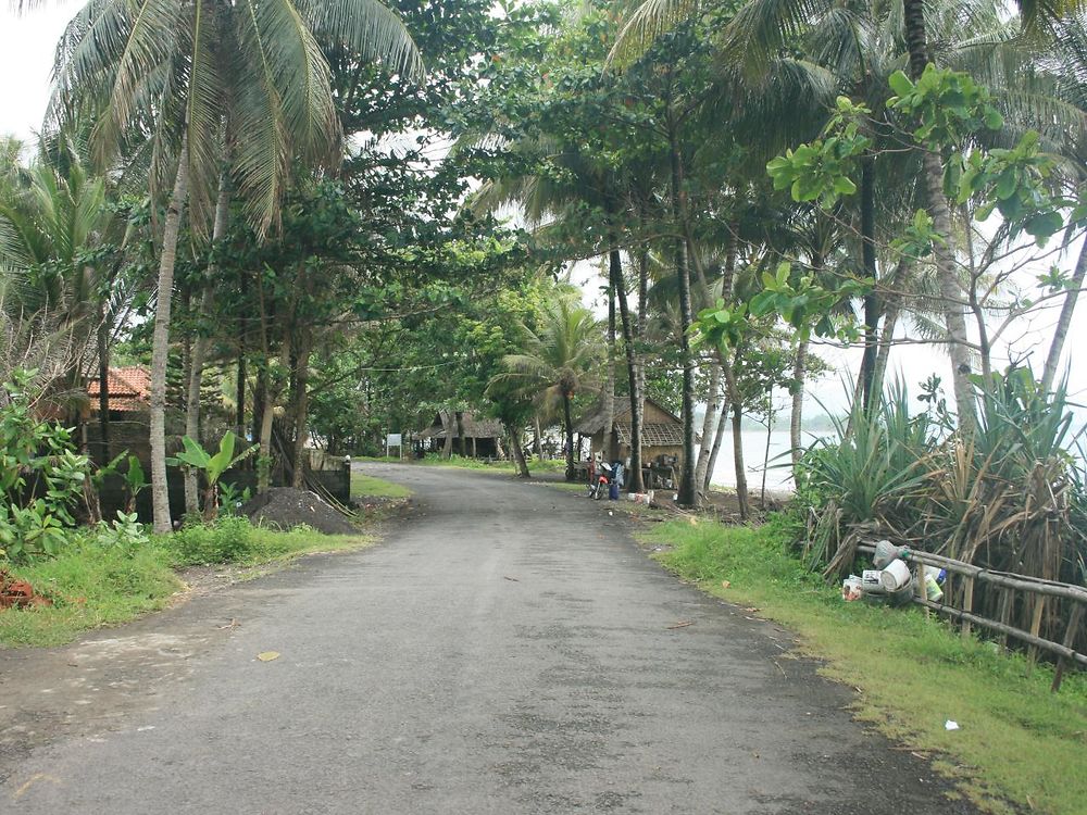 Le petit village de pêcheurs Batu Karas