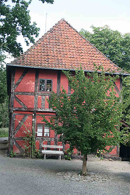 Maison à colombage rouge