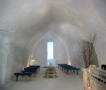 Chapelle, salles de banquet et chambre de glace aux environs d'Ivalo