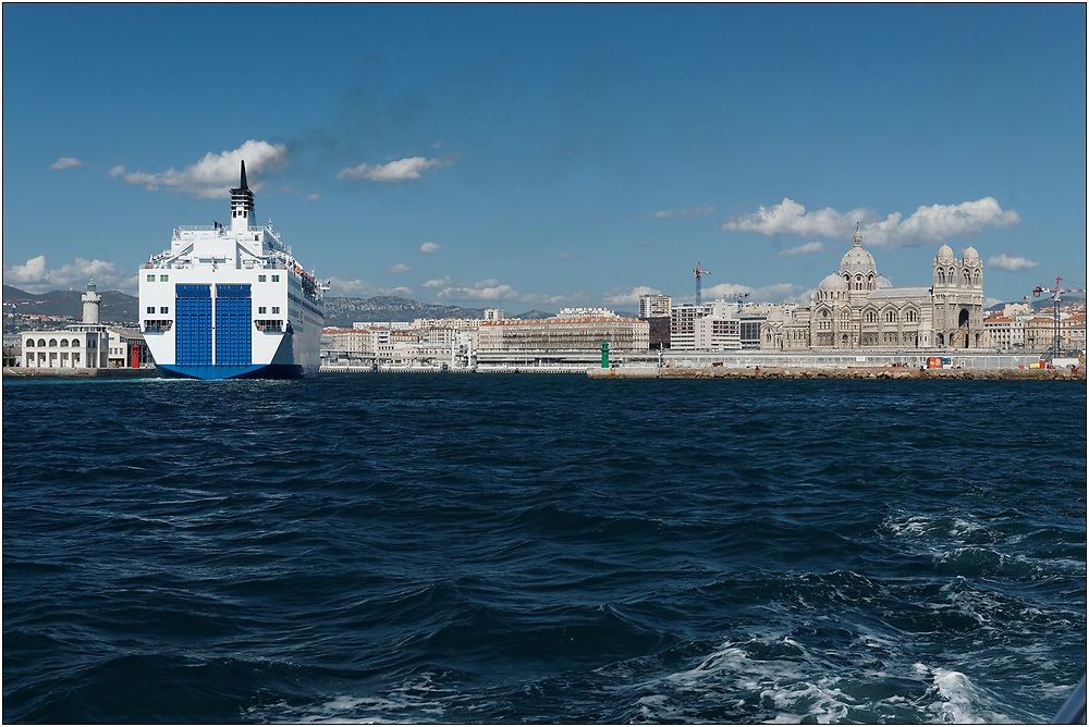 Arrivée du ferry à la Joliette