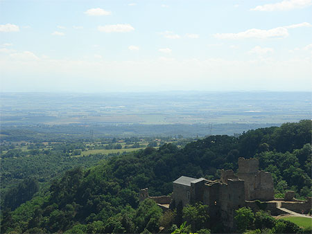 Vu du fort de Saissac sur la Vallée de l'Aude Vu du fort de Saissac sur la Vallée de l'Aude