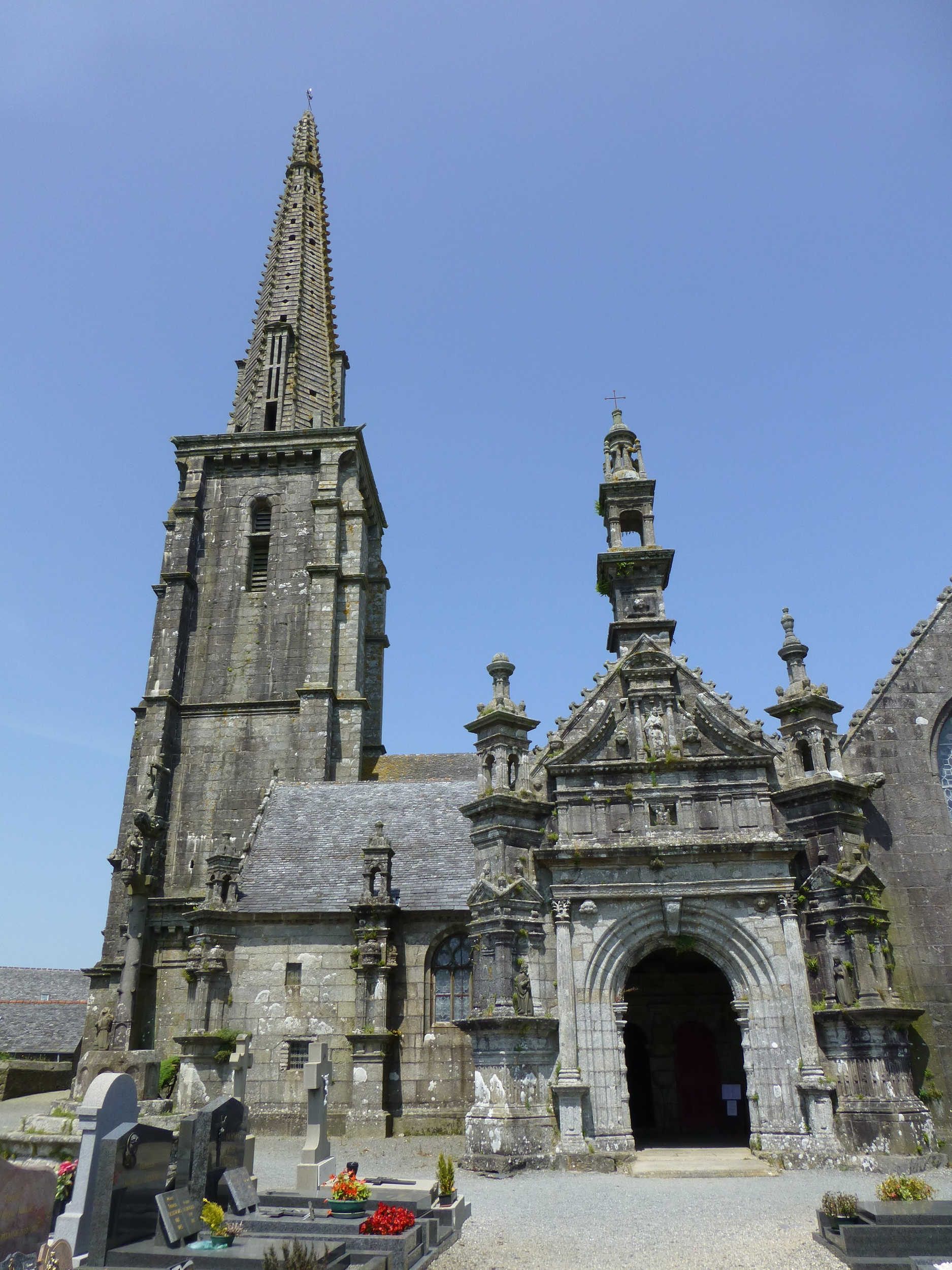 Eglise de Commana depuis le cimetière