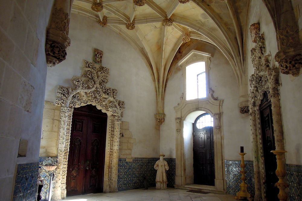 Porte de la sacristie du monastère d'Alcobaça