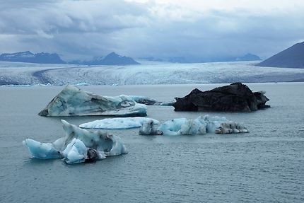 Lac glaciaire de Jökulsarlon.