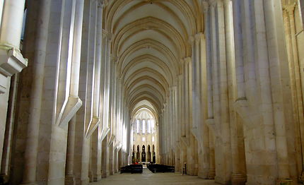 Nef centrale de l'église du monastère d'Alcobaça