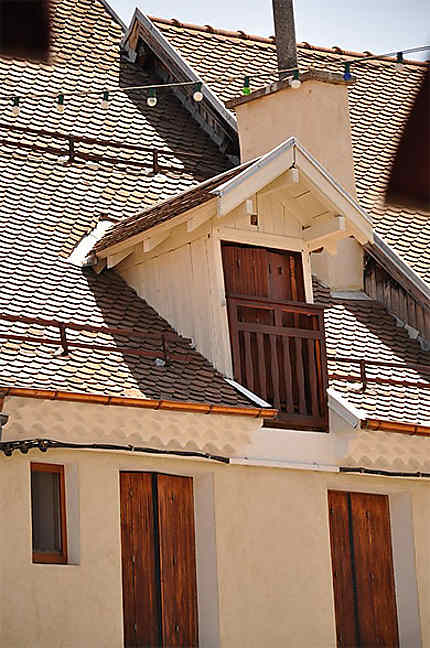 Plein de jolies toitures dans le village de Mens