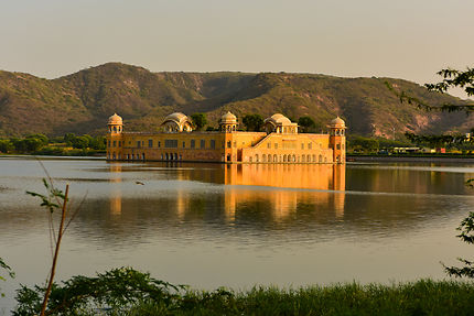 Le Jal Mahal sur le lac Man Sagar