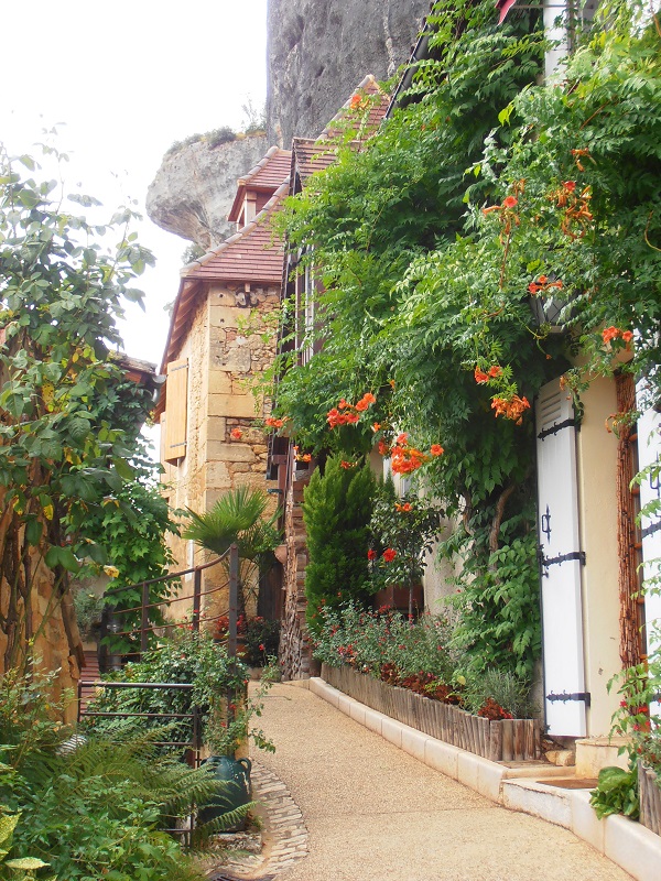 Rue des Eyzies Rue des Eyzies