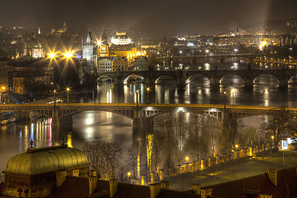 Les ponts de Prague la nuit