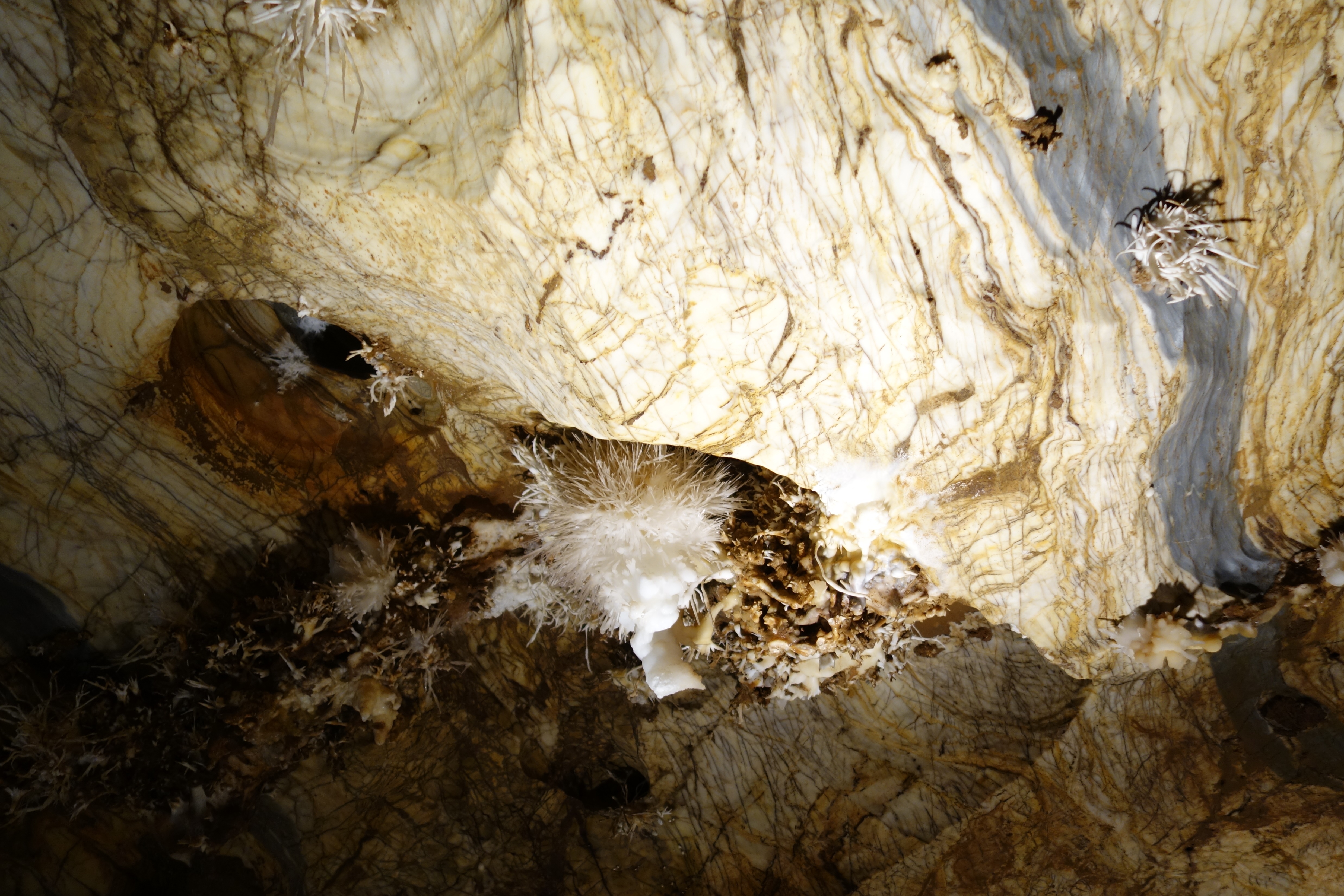 Grotte d'aragonite d'Ochtiná Grotte d'aragonite d'Ochtiná