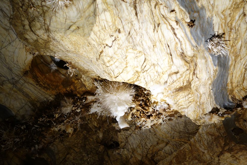 Grotte d'aragonite d'Ochtiná