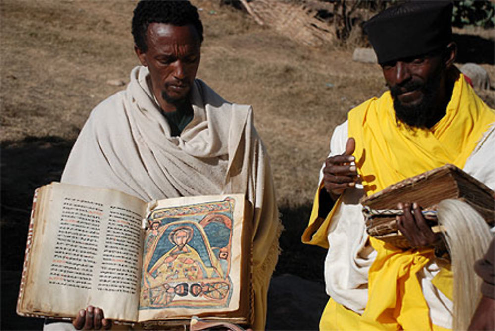 Présentation d'un vieux livre sacré