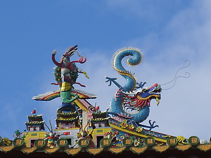 Divinités sur le toit du temple à Xiamen