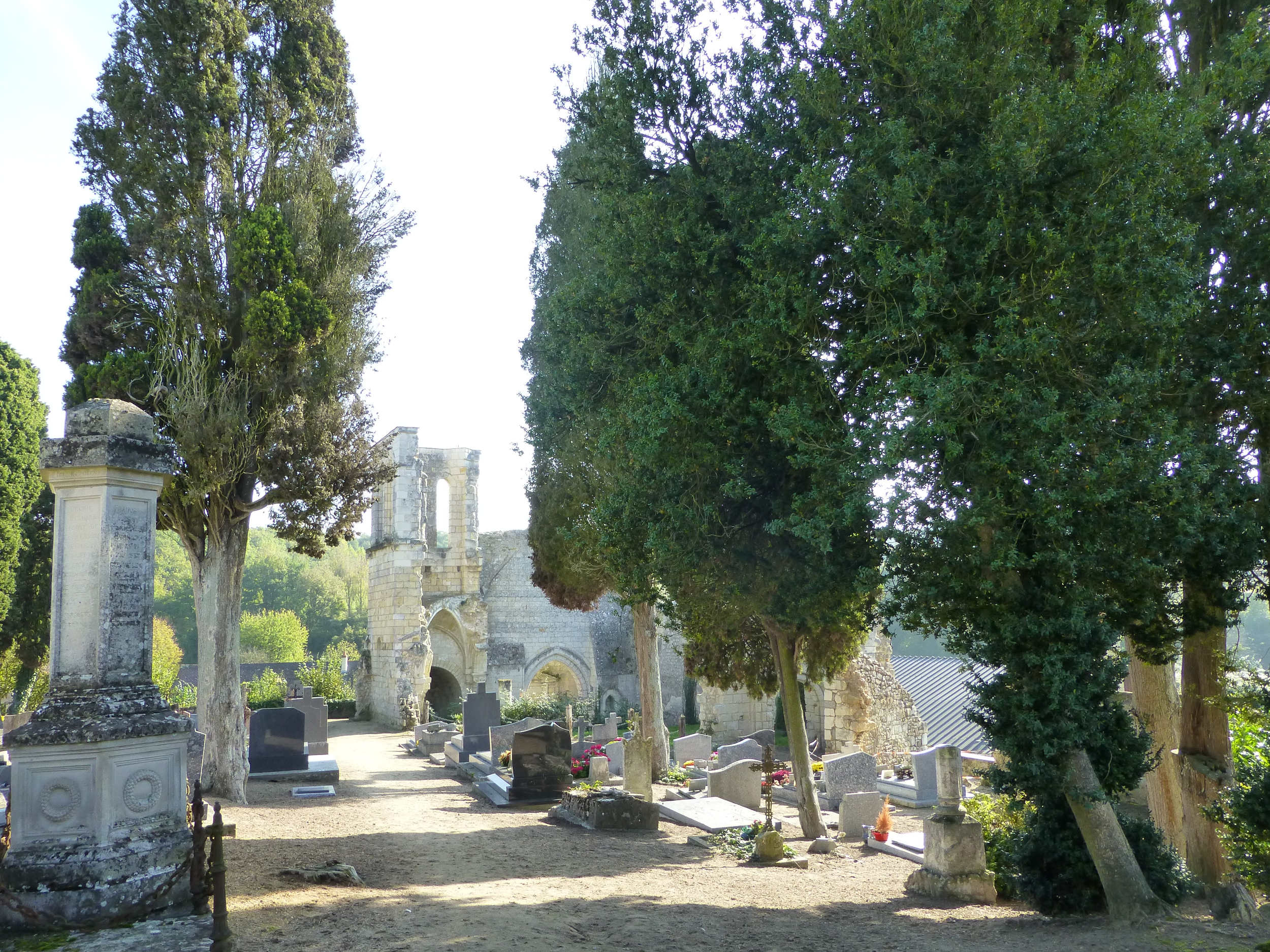 Cimetière et ruines Cimetière et ruines