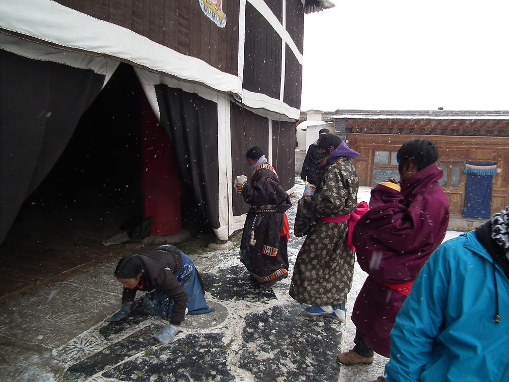 Ils vont au temple