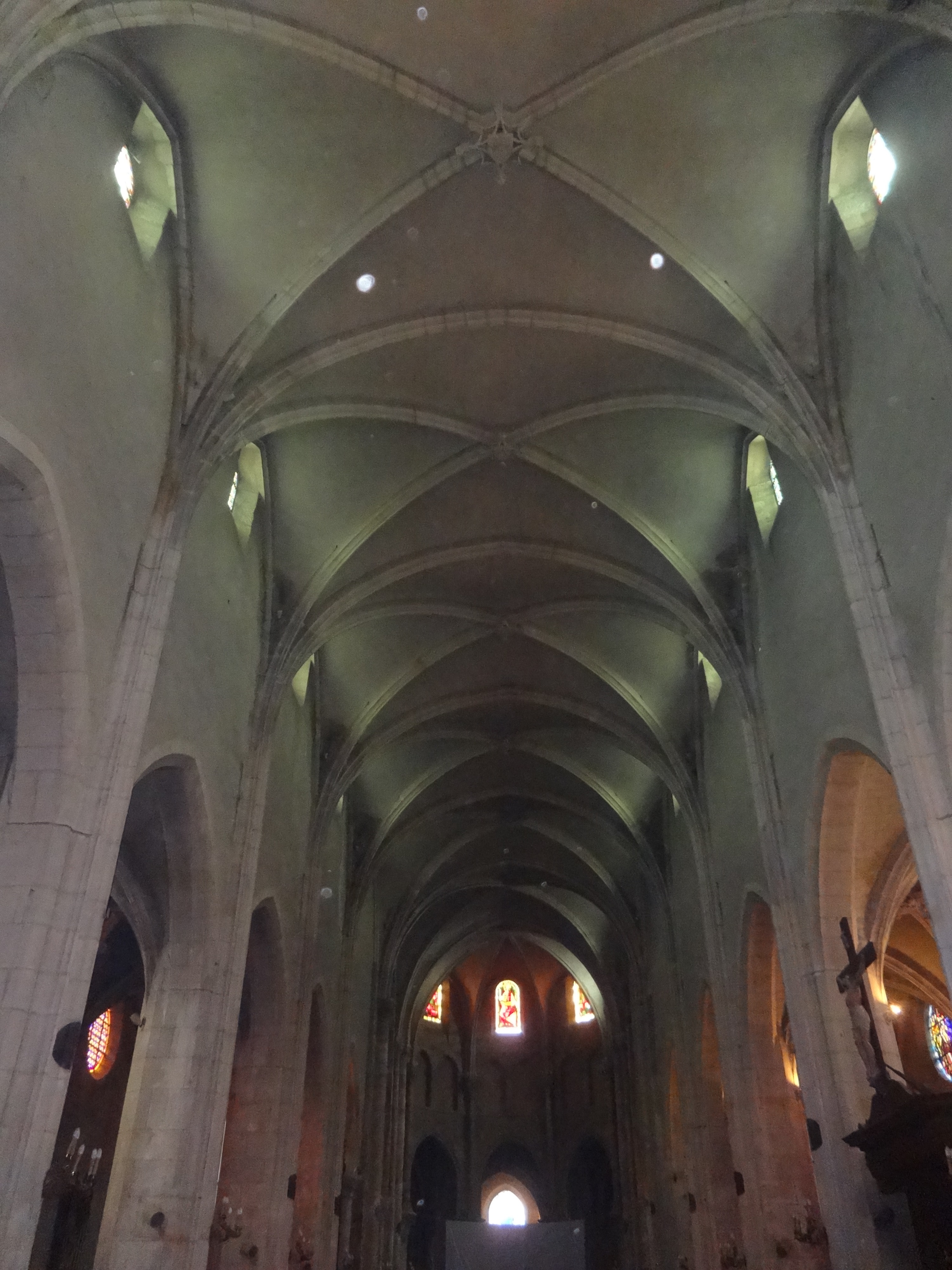 Intérieur de l'église Saint-Clément Intérieur de l'église Saint-Clément