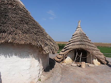 Reconstitution de maisons néolithiques