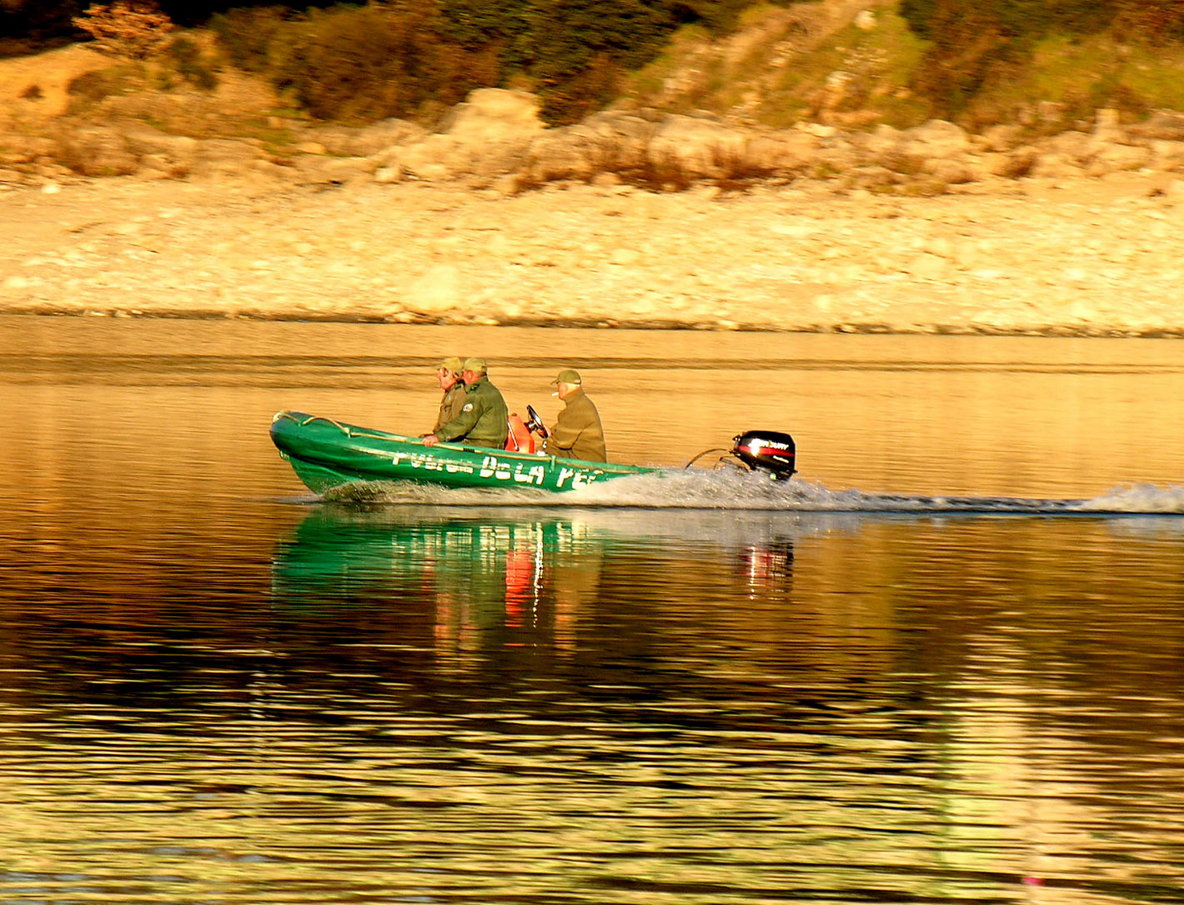 Lac de St-Cassien : police de la pêche Lac de St-Cassien : police de la pêche