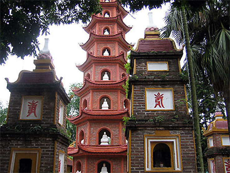 Pagode Trấn Quốc (pagode de la défense de la Patrie)