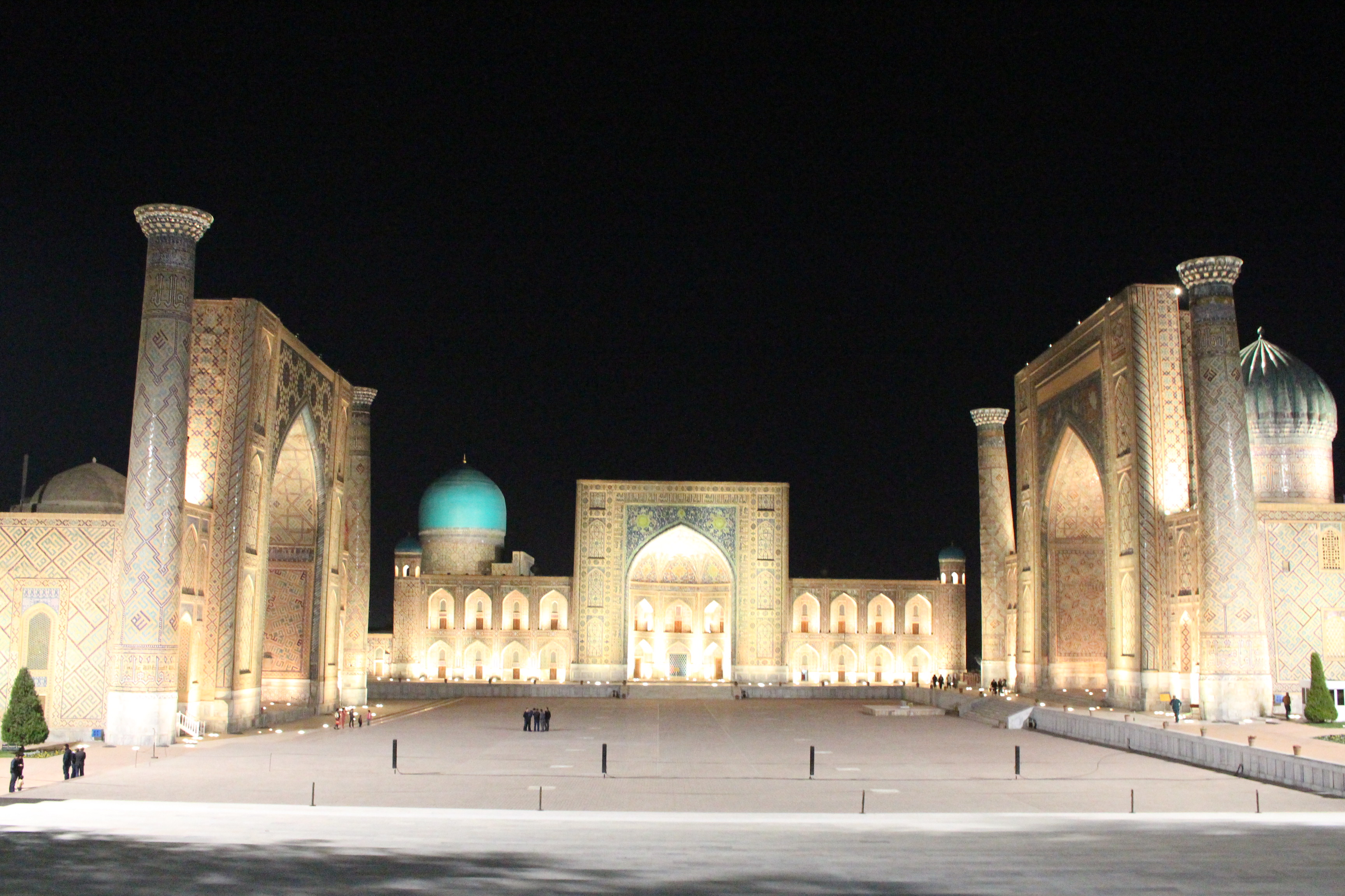 La place du Registan et ses trois médersas