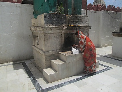 Offrande au Jagdish Temple