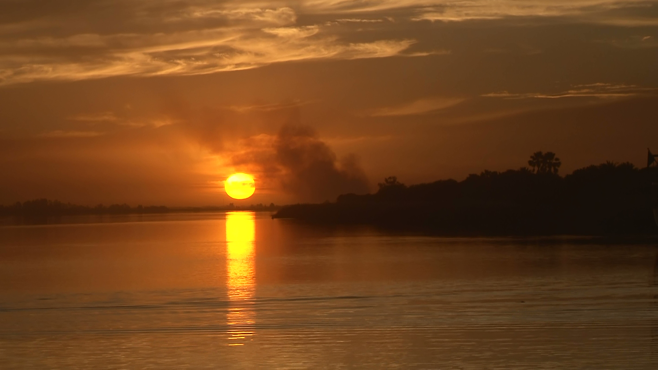 Sur Le Fleuve S n gal Fleuve Coucher De Soleil Saint Louis Et Le Sur Le Fleuve S n gal Fleuve Coucher De Soleil Saint Louis Et Le