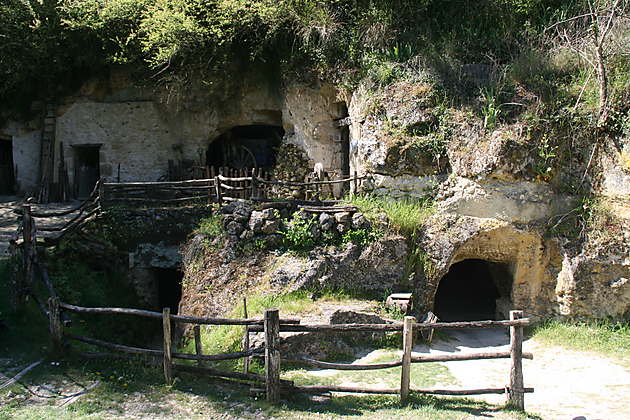 Village troglodyte : Grottes : Vallée Troglodytique des Goupillières
