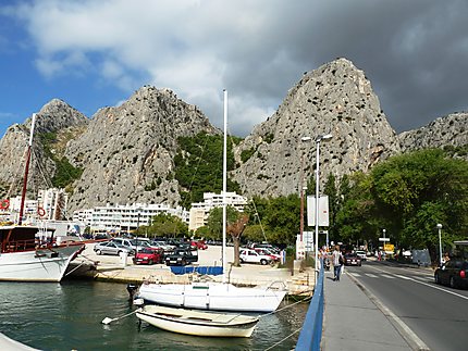 Les falaises d'Omis