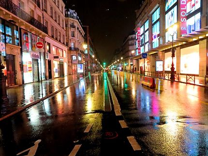 Rue de Rivoli la nuit