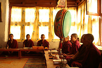 Femmes moines en prière