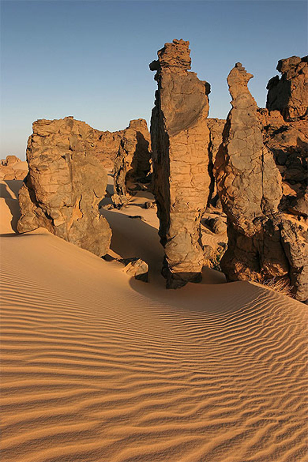 Sable et rochers à Tahaggart