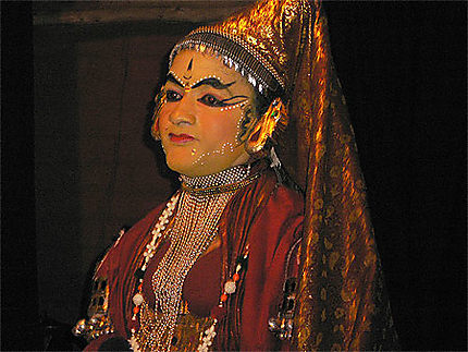 Kathakali, acteur masculin pour jouer un rôle féminin....