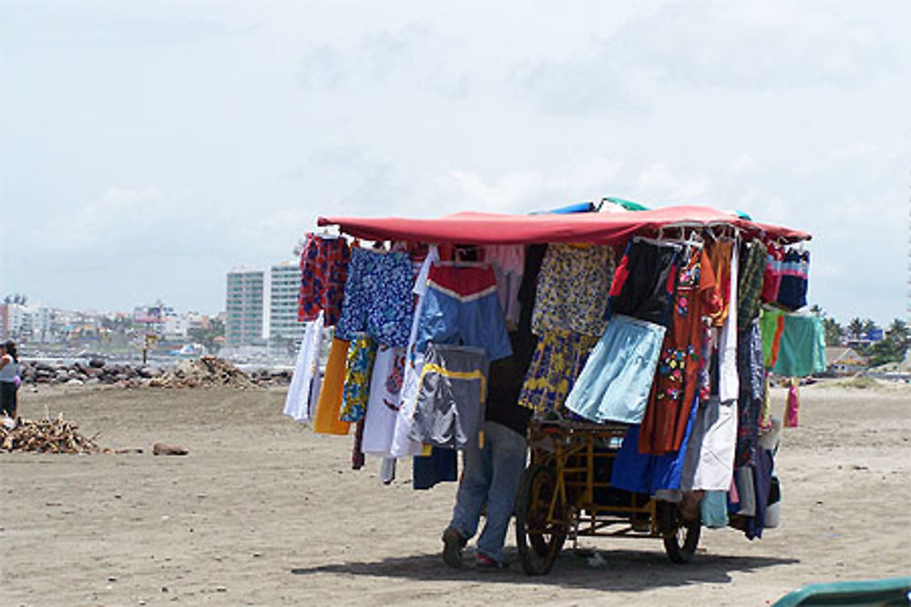 Vente ambulante sur la plage