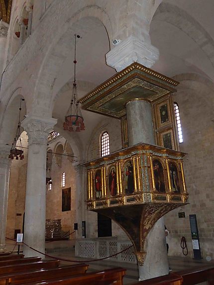 Basilique San Nicola - Chaire