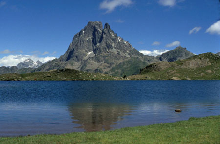 Pic du Midi d'Ossau et lac d'Ayous : Lacs : Montagne : Pic ...