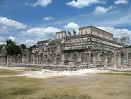Temple des guerriers et groupe des mille colonnes
