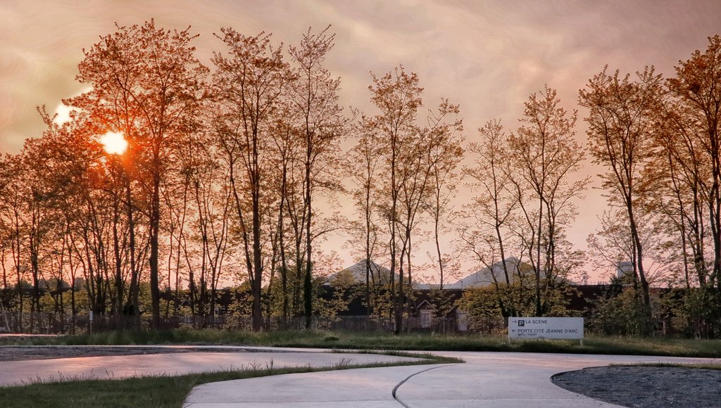 Coucher de soleil au Louvre-Lens Coucher de soleil au Louvre-Lens