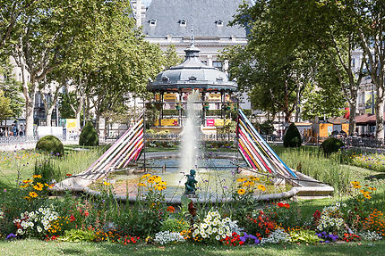 St-Etienne, Jardin et fontaine