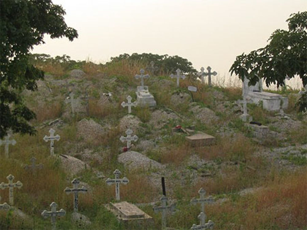 Cimetiere moitié Chrétien moitié Musulman