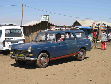 Taxi-Brousse à Mada Taxi-Brousse à Mada