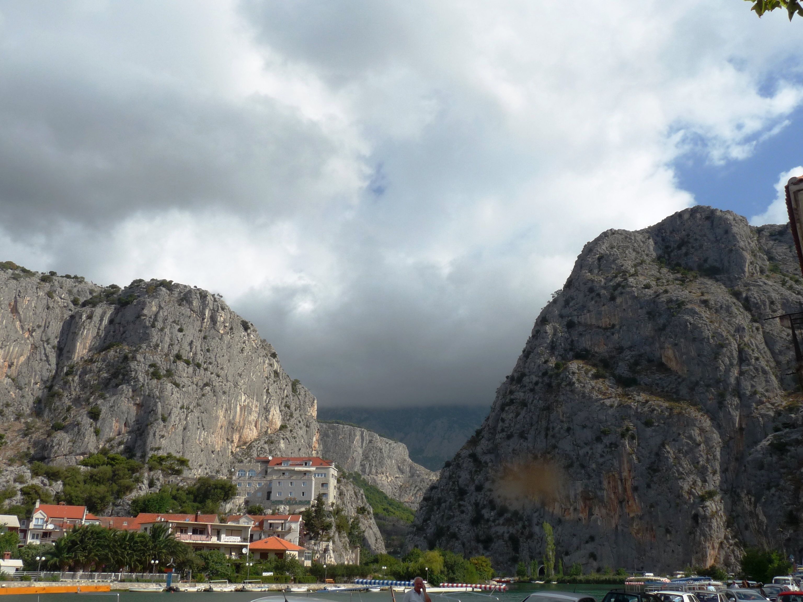 Omis et ses falaises massives Omis et ses falaises massives