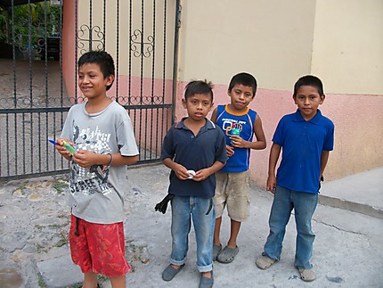 Enfants dans la ville de Copan