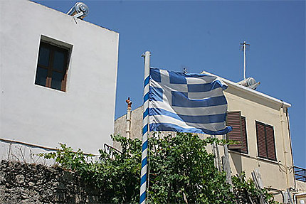 Drapeau grec dans la ville de Rhodes