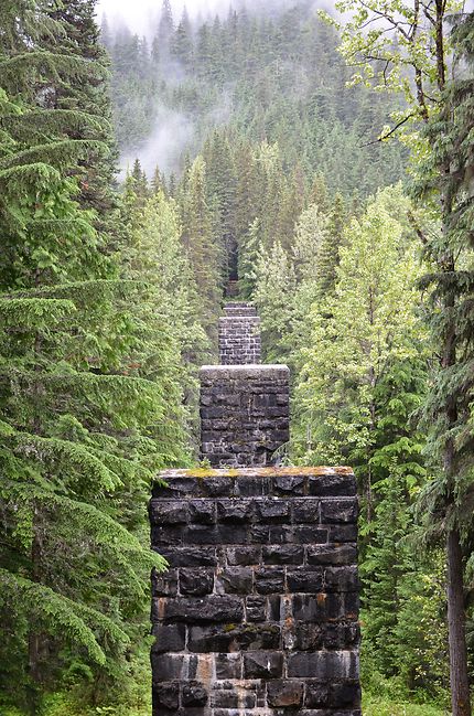 Ruines de la mythique transcanadienne, Col Rogers