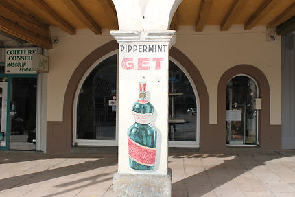 Publicité devant le Café des Arcades