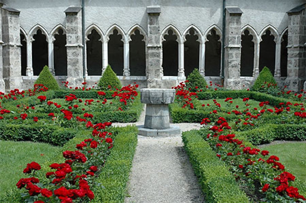 Cloître de Saint-Jean-de-Maurienne