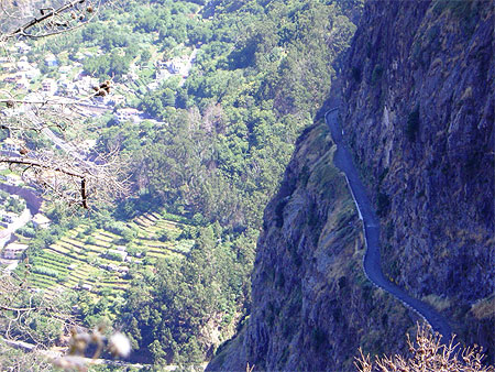 Route escarpée Route escarpée